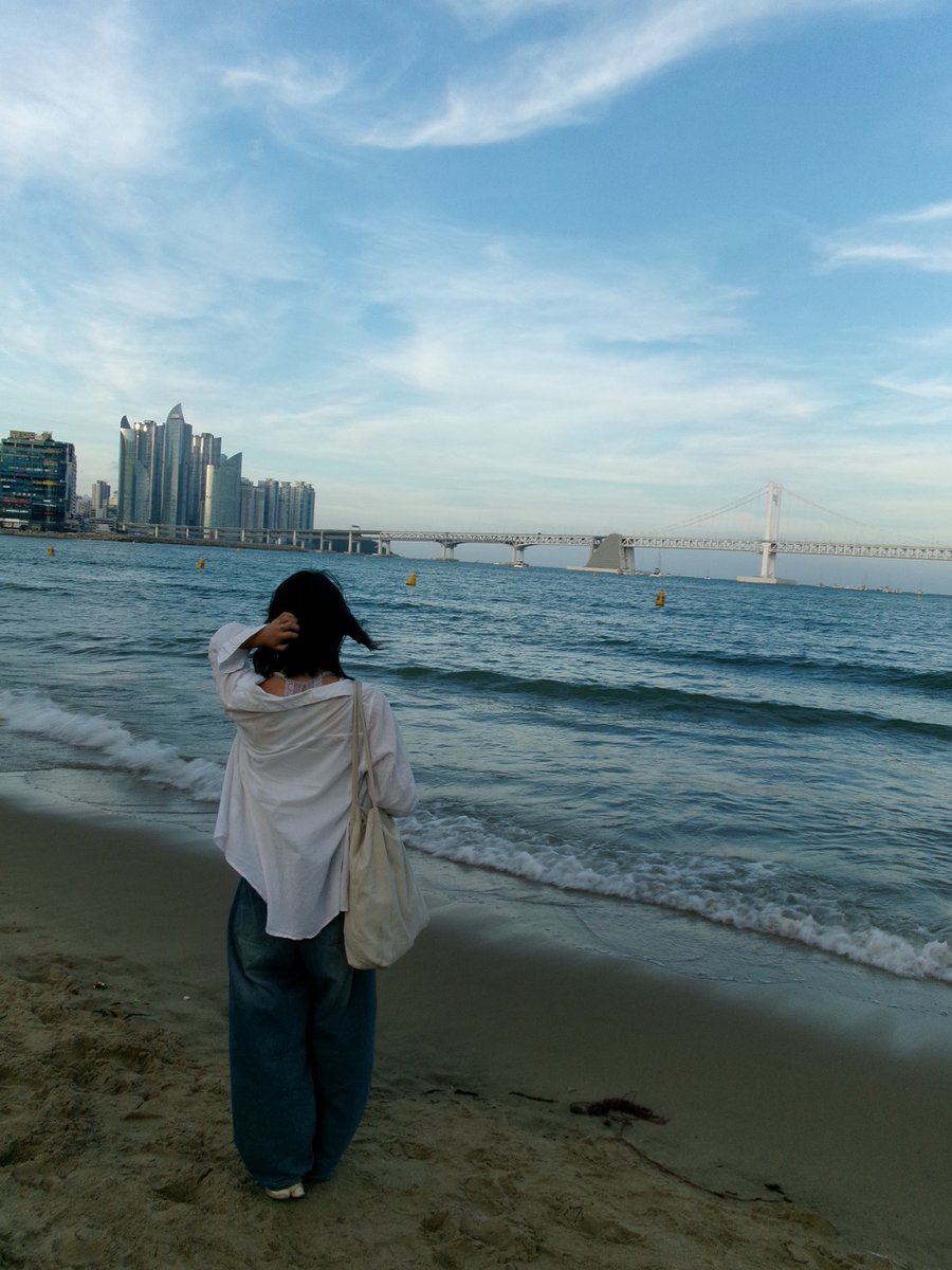 RutgersGlobal's tweet photo. “If you’re a heritage student like I am and want to connect more closely with your culture, studying abroad is one of the best ways to achieve this.” Follow Karis Kim's story 👉 FB: https://t.co/DFsz5jjTaT IG: 
https://t.co/oonhXVvdkR

#RUGLOBAL #RUStudyAbroad #RUHOSA https://t.co/ayrbW0PXOD