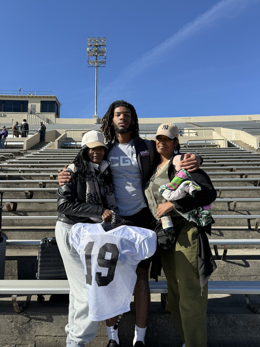 Chaz A Middleton tweet media