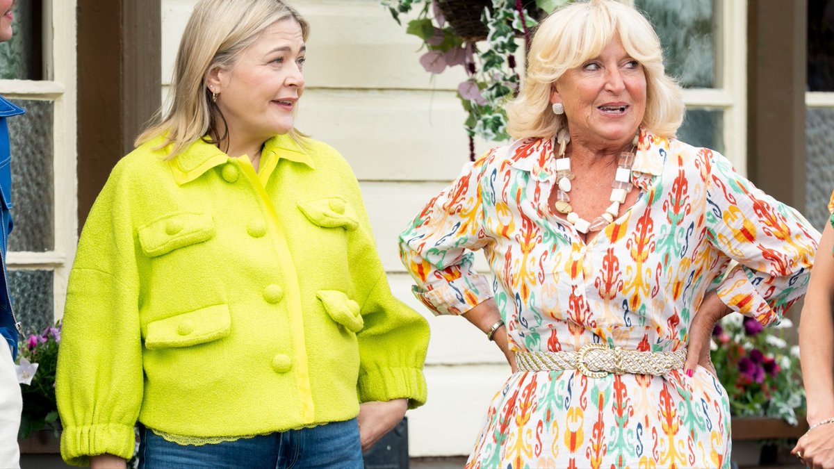 Obsessed with these divas sacrificing their places in the game to make good television #TheTraitors