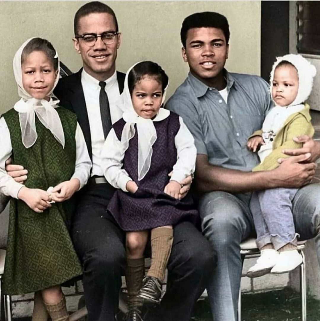 AfricanArchives's tweet image. Malcolm X and Muhammad All with Malcolm's daughters in 1964.