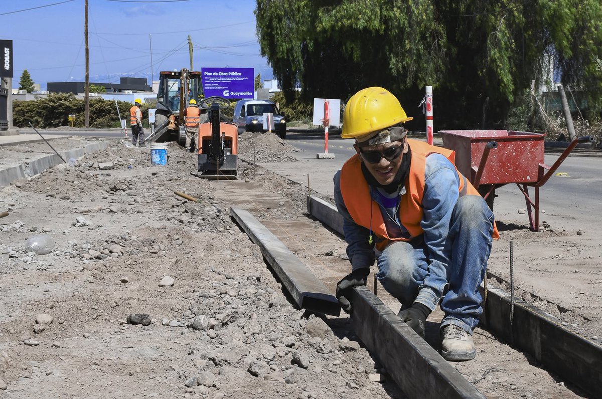 La obra incluye puentes, mejoras viales y un parque lineal para integrar Guaymallén. Sabemos que genera molestias, pero es una transformación histórica hacia una infraestructura moderna y segura.