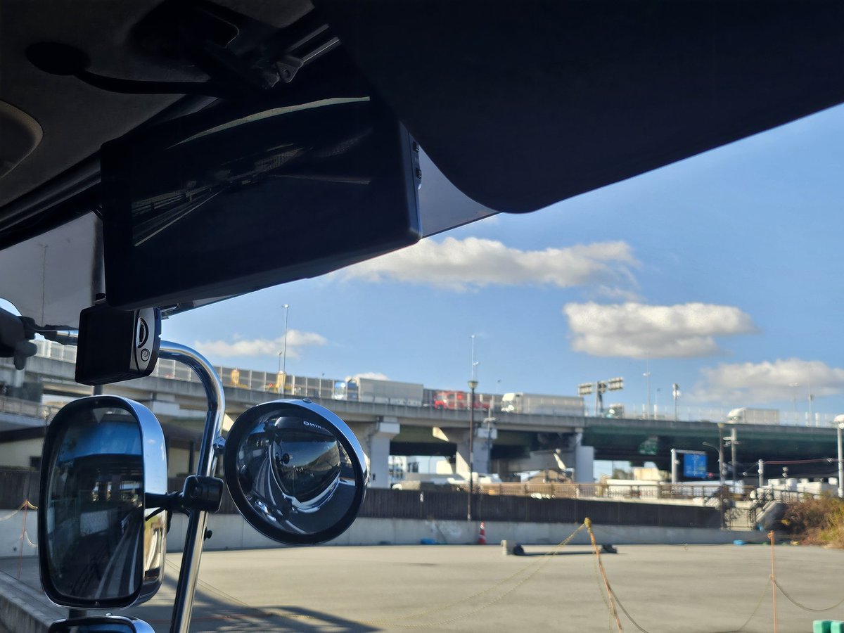 中国からお偉いさんが来てて
昨日も突然の道の封鎖。

事前にお知らせ📢ほしい。よね😭

今回は私は回避できたけど
前は··。一生動かない所に
はまってしまった😵‍💫

運転はイライラせず
楽しく運転して楽しい時間を
過ごして下さいね～