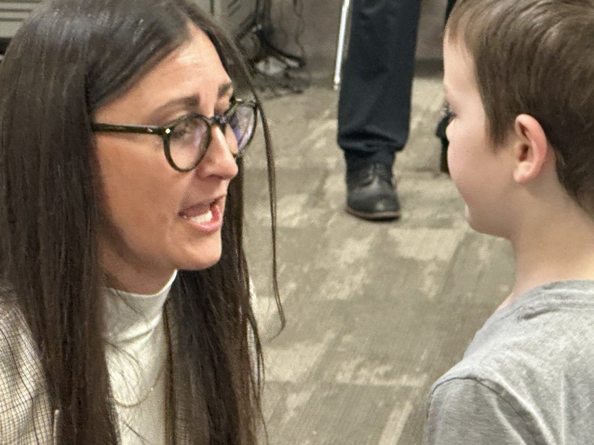 canyonsdistrict's tweet photo. Teachers at CSD’s #Sunrise Elementary—Utah’s No. 1 school according to @usnews—give input on literacy programs, instruction and philosophy to Lt. Gov. @LGHendersonUtah and state education policy adviser Dr. Rich Nye. #wearecanyons https://t.co/KzD3OaDdLg