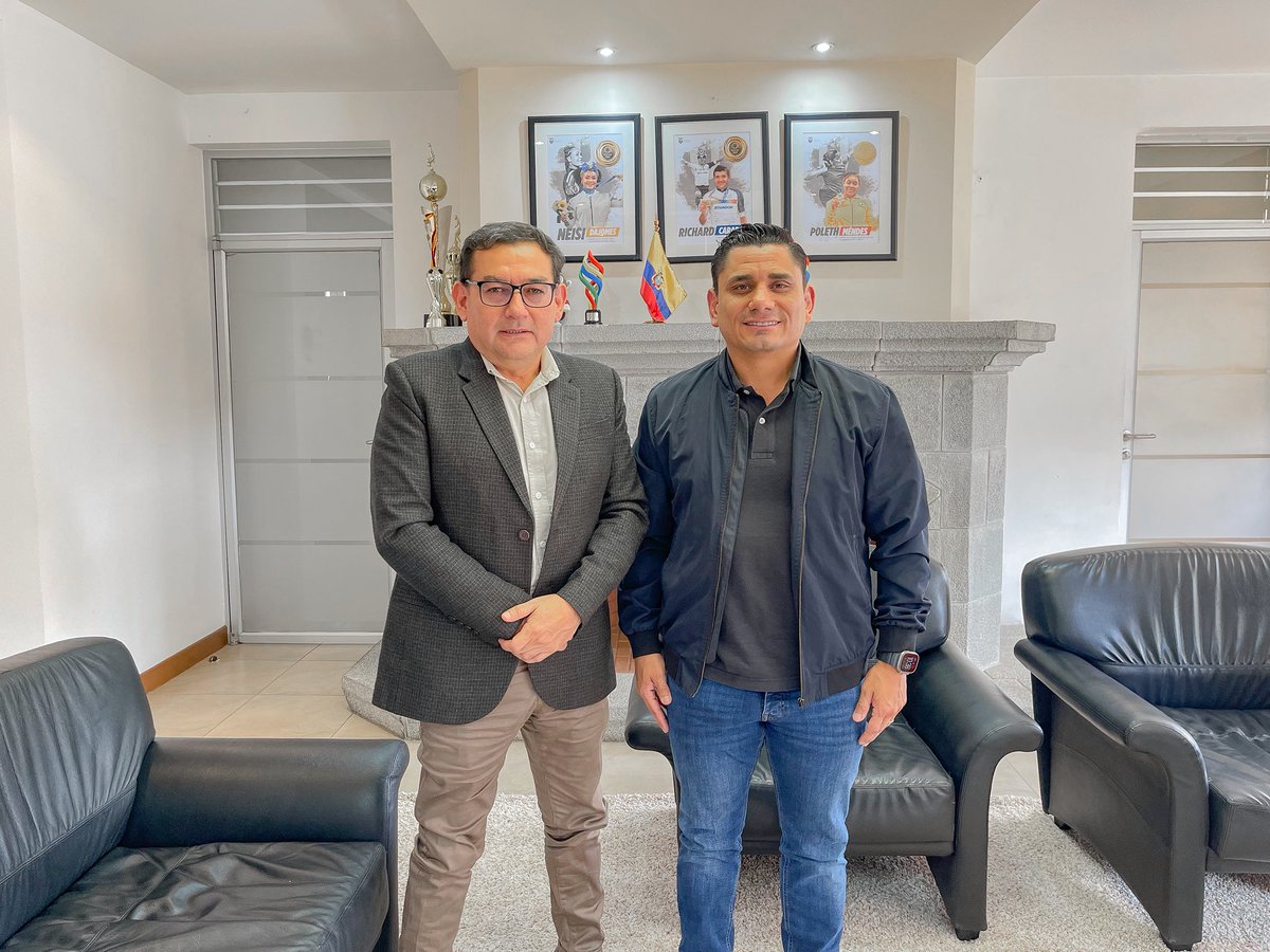 OswaldoVal14's tweet image. Oswaldo Valverde, delegado del presidente @DanielNoboaOk ante el Consejo Amazónico, mantuvo una reunión de trabajo en la ciudad de Quito con @RobertoIbanez_R , viceministro del Deporte, con el objetivo de articular acciones que permitan la inversión del fondo común en actividades…