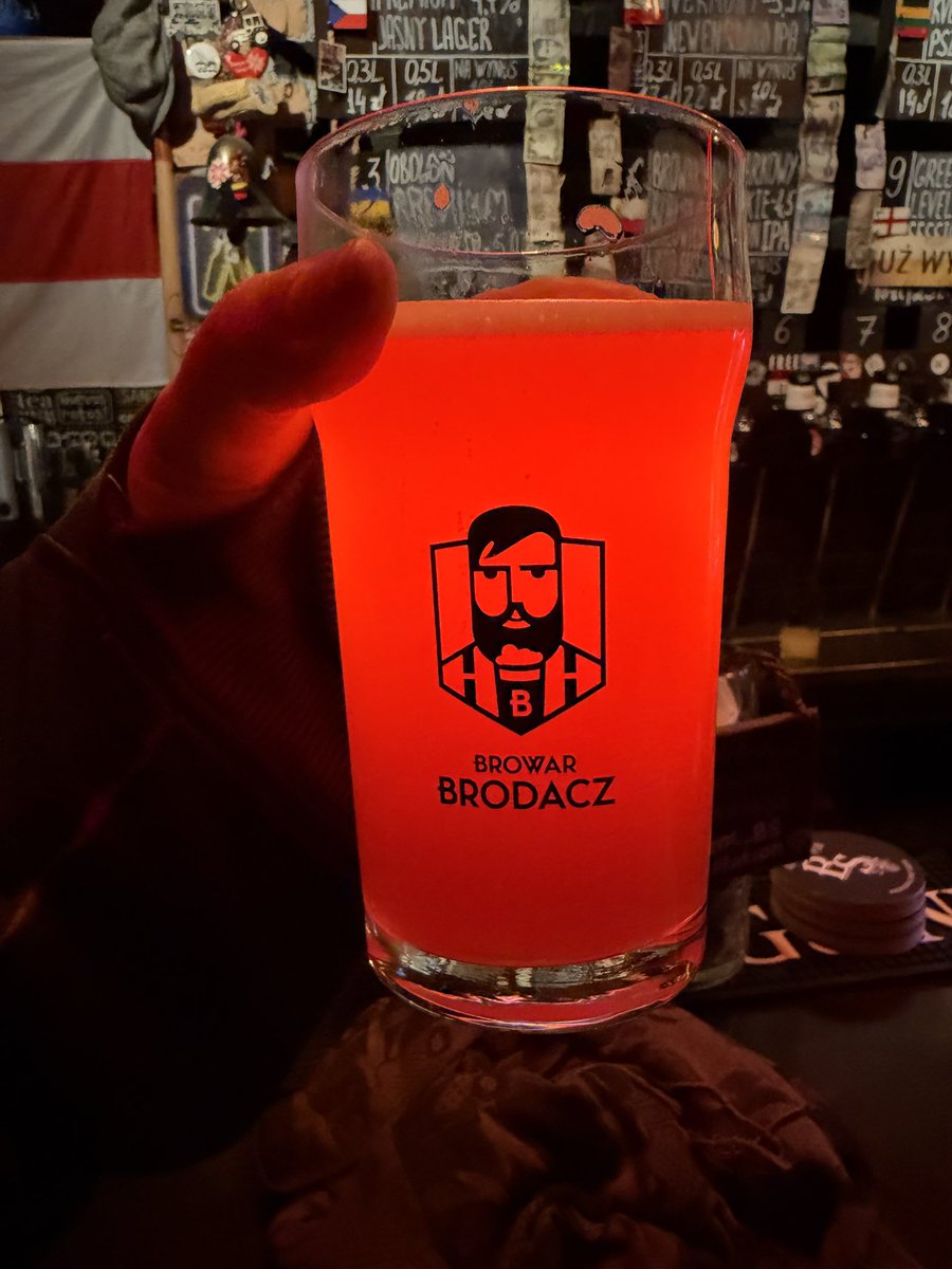 fedes's tweet image. калісьці даўно я пачаў экспераментаваць са спіртам
так з‘явіўся Неверагодны Алк