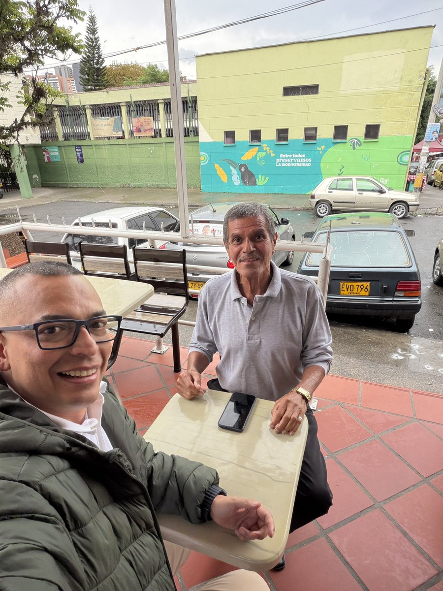 #Medellin de la mano de la experiencia en los barrios #SiempreEnEquipo <a href="/braulioEMarquez/">Braulio Espinosa Márquez</a> <a href="/santimontoyaSab/">Santi Montoya</a> L11 <a href="/camilogomezmo/">Camilo Gómez</a> L111 👍🏽