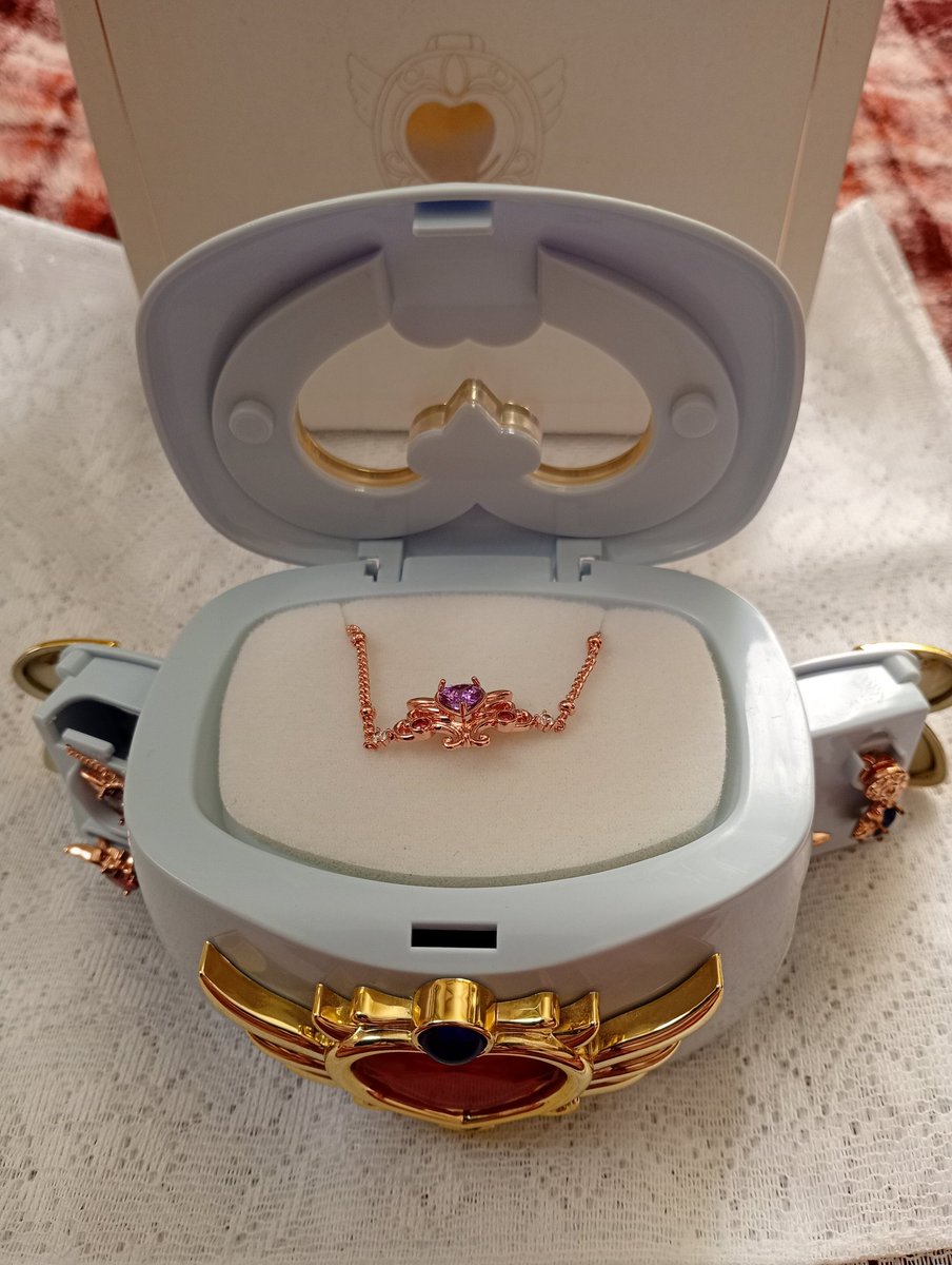 YiWMIT64rvRXQVh's tweet image. 念願のウェディングピーチ のセントサムシングフォー 宝石箱がついに届きました🥰
日本でもウェディングピーチの商品出して欲しい✨️