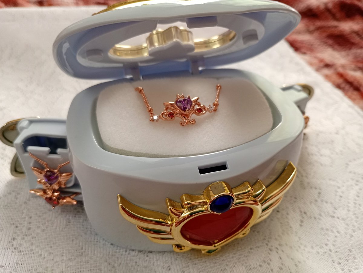 YiWMIT64rvRXQVh's tweet image. 念願のウェディングピーチ のセントサムシングフォー 宝石箱がついに届きました🥰
日本でもウェディングピーチの商品出して欲しい✨️