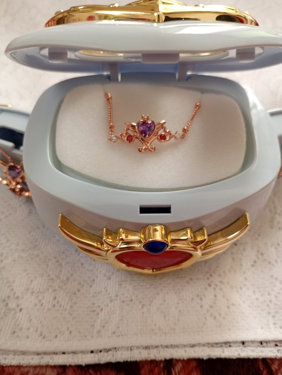 YiWMIT64rvRXQVh's tweet image. 念願のウェディングピーチ のセントサムシングフォー 宝石箱がついに届きました🥰
日本でもウェディングピーチの商品出して欲しい✨️