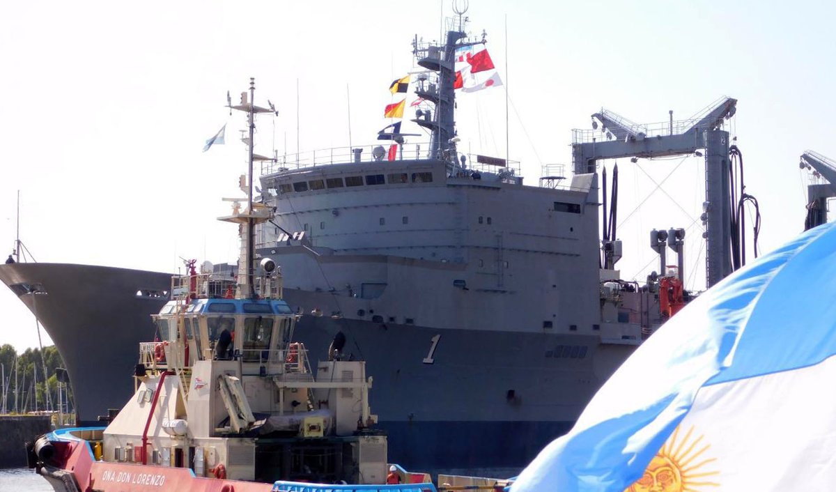 DefensaNAC's tweet image. Allí concretará maniobras de aprovisionamiento de alrededor de 6.000 metros cúbicos de combustible naval, gas oil antártico y combustible JP1 para aeronaves. Luego, con una tripulación de 200 hombres se encontrará en el Mar Argentino con el rompehielos ARA “Almirante Irízar”.