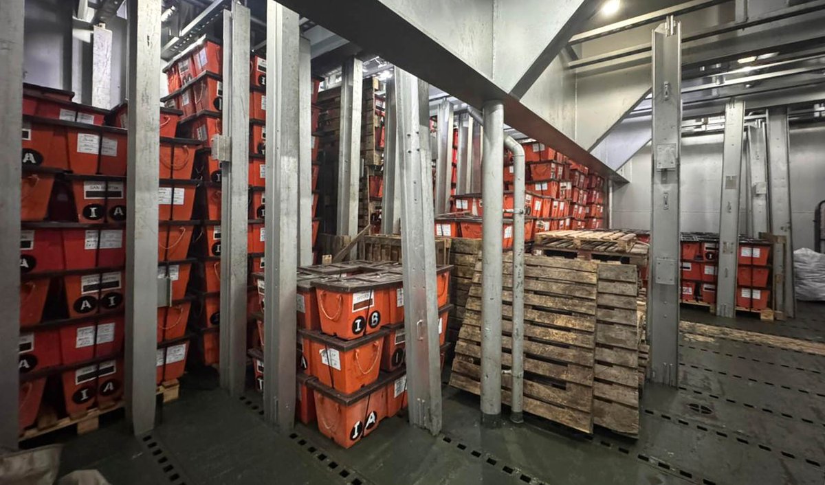 DefensaNAC's tweet image. Concretaran una maniobra de reaprovisionamiento, prevista para fines de este mes. Finalmente, durante febrero, navegará hacia la ciudad de Ushuaia donde efectuarán un último encuentro para el traspaso de carga general y combustible, de cara a la etapa final de la CAV 2025/26.