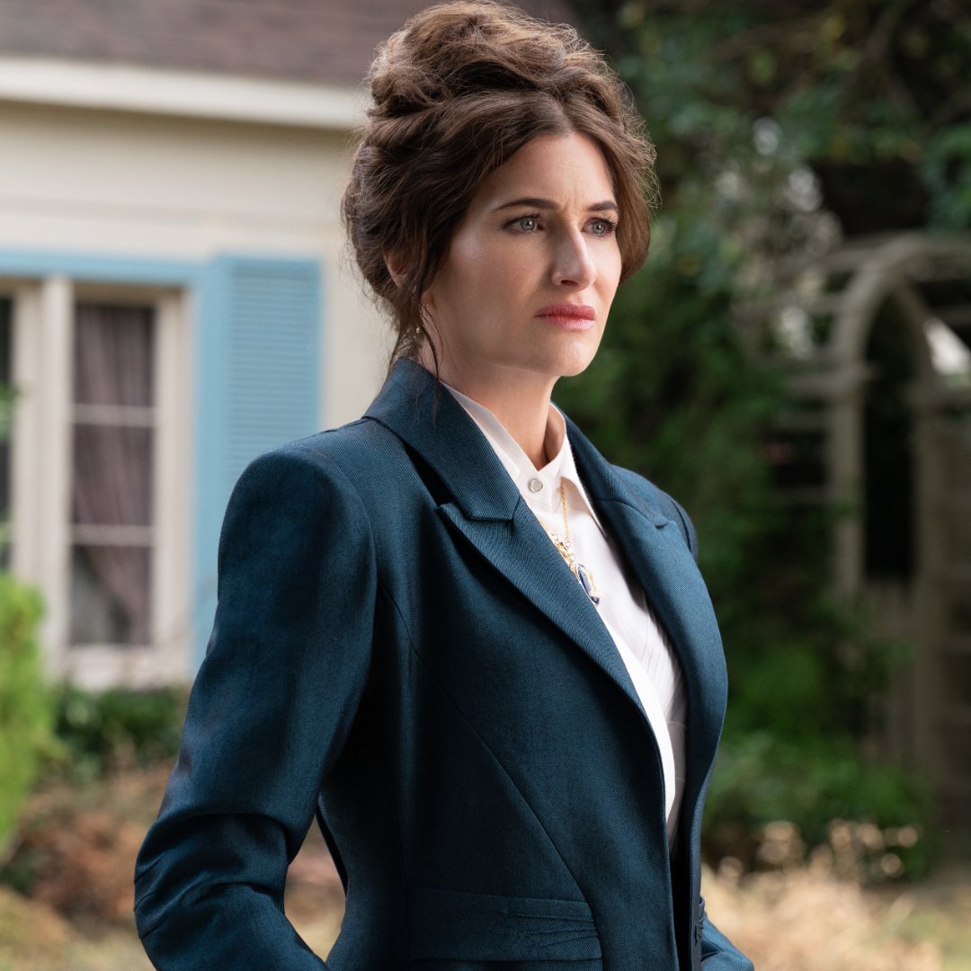 marvel_updat3s's tweet photo. 5 years ago today, Kathryn Hahn made her #MCU debut as Agatha Harkness. https://t.co/WW56GnRhnQ