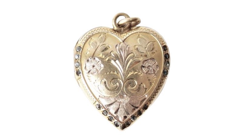 rosierpearl's tweet image. heart-shaped trinkets
