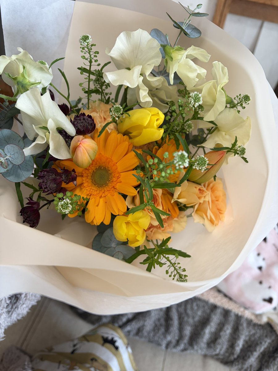 niccchilla's tweet photo. 友人からの💐
すばちゃんカラーのオレンジが入ってて嬉しい😭💖 https://t.co/LzcHyX6jah