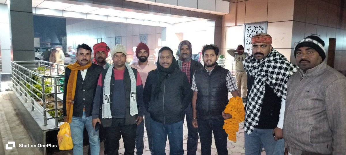 CWC मेंबर पूर्व मंत्री आदरणीय कमलेश्वर पटेल जी के ब्यौहारी आगमन पर युवा टीम द्वारा रेलवे स्टेशन पर जोरदार स्वागत किया गया।

अनिल जी , आदित्य जी , अंकित बल्ली , अंकित गुप्ता जी , रामायण जी , पवन जी , प्रमोद जी , राकेश जी, विपिन पटेल जी , सुनील पटेल जी युवा टीम भैया का स्वागत किए ।