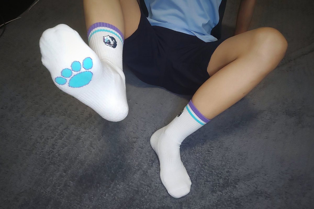是龙耀工坊的新袜子🧦😋
<a href="/Longyao1118/">龙耀工坊</a> 
#白袜 #正太 #furry #校服
