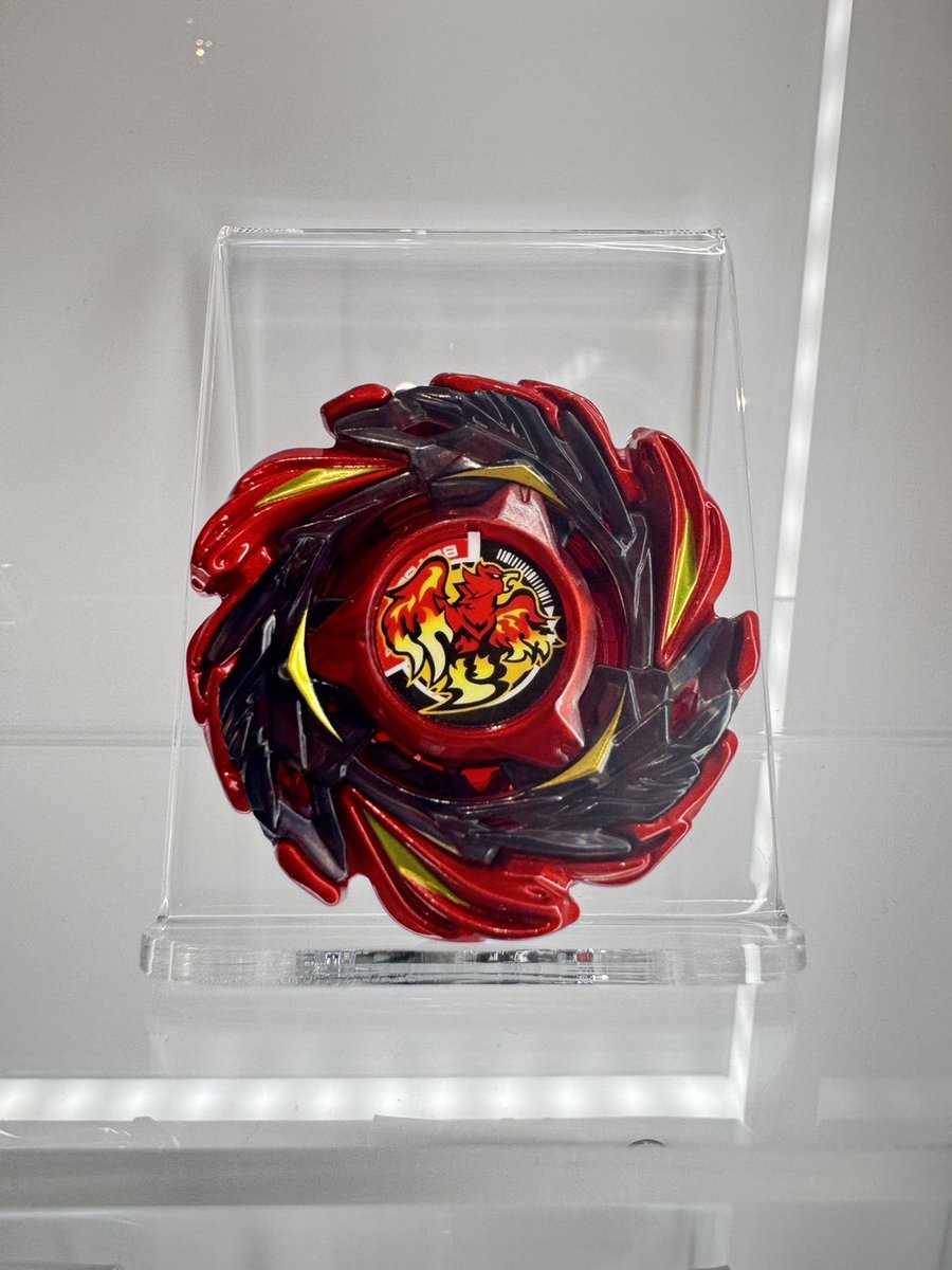 BEYBLADE BAR TOKYO」では本日情報解禁されたばかりの「フェニックス