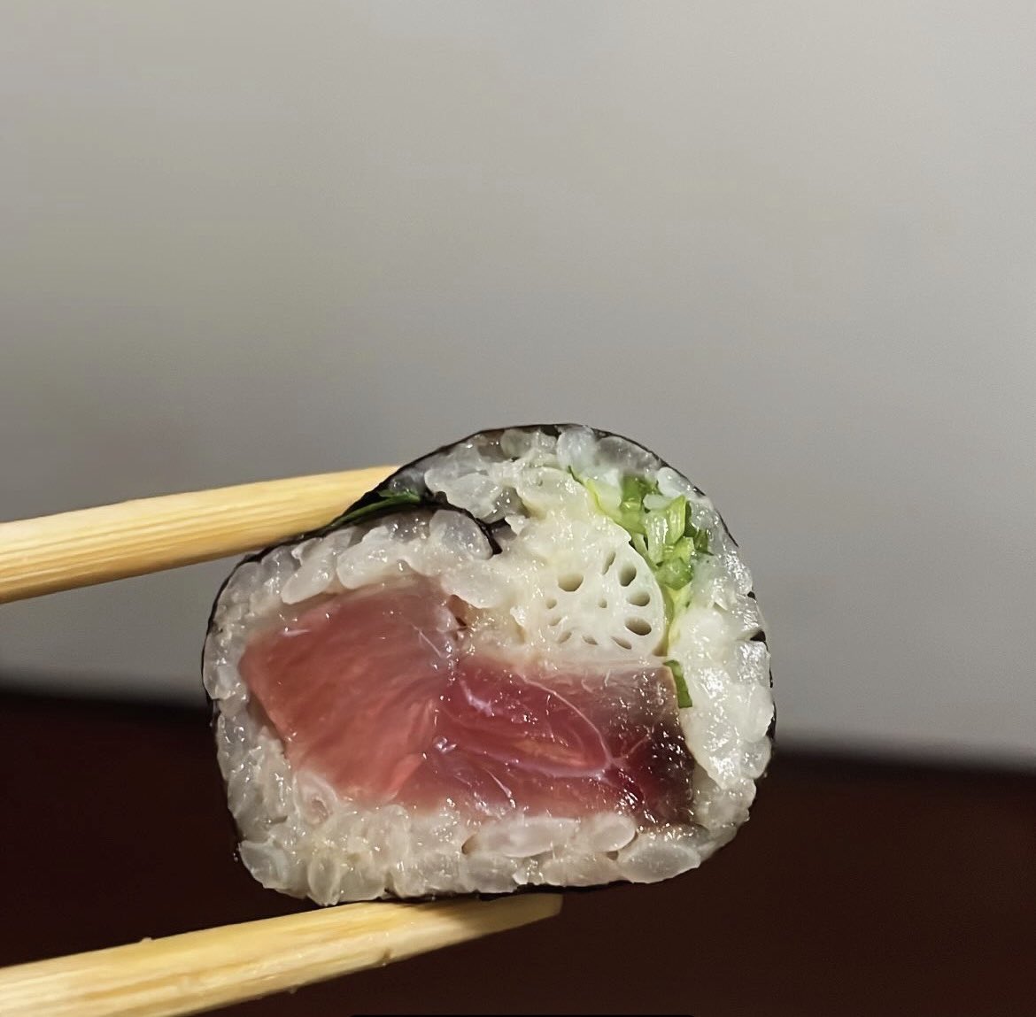 guicamorim's tweet image. SEGUNDA VEZ PROVANDO E ME SURPREENDENDO NOVAMENTE COM A QUALIDADE DO TRAMPO DESSE MLK, SÓ DE IMAGINAR QUE O Peixe É FRESCO, JÁ ME DESPERTA UM AMOR POIS VOU COMENDO VARIEDADES DE Peixes A CADA PEDIDO, PRO PALADAR ISSO É UM EXPERIÊNCIA ABSURDA, OBRIGADO FAMILIA Suramu, VIDA LONGA!