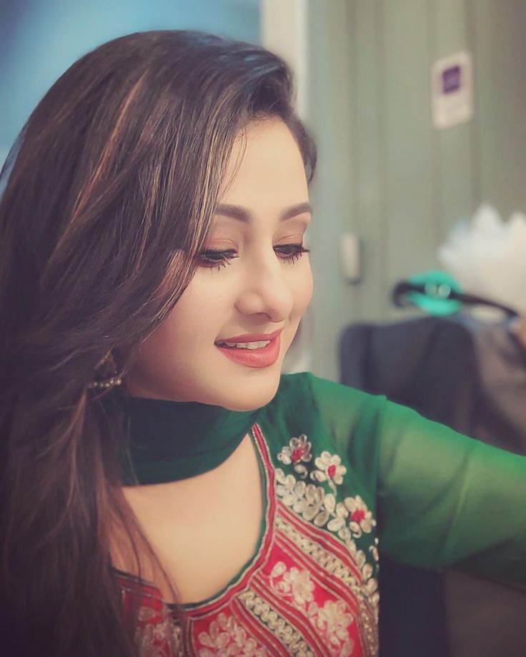 अगर आपको good morning बोलने में शर्म आती है।
तो आप मुझे i love you भी बोल सकते हो।