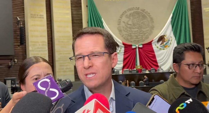 Oye <a href="/RicardoAnayaC/">RicardoAnayaC</a> si se supone que Morena está débil ¿Por qué le tienes tanto miedo a la #ReformaElectoral?

Ganen en las urnas, ganen con votos, se supone que los "apoya la gente". Sin miedo. 😉