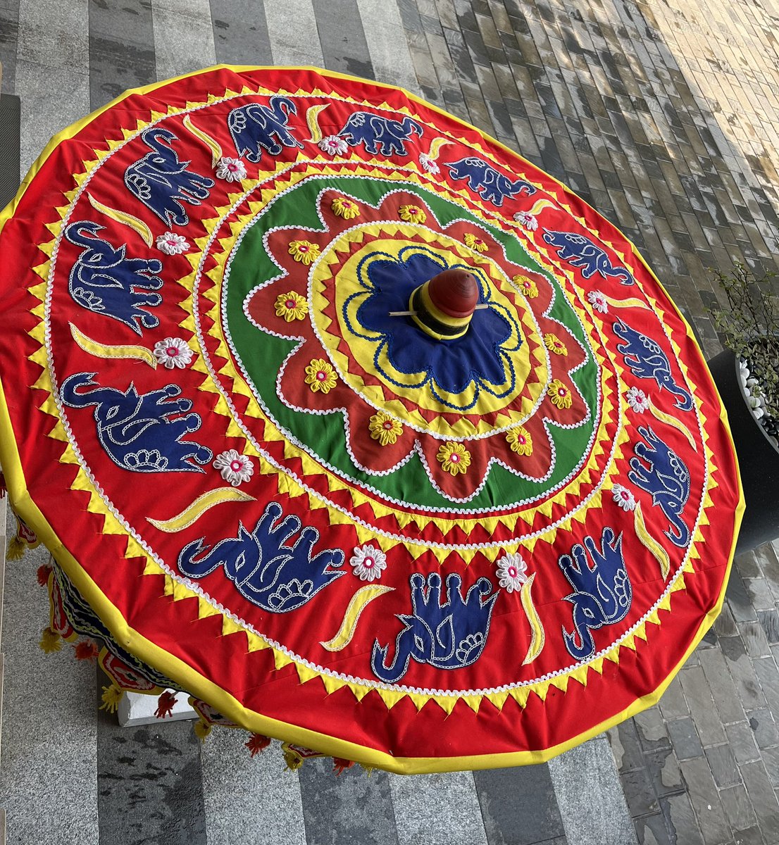 katranjeet's tweet image. Good morning from #Bhubaneswar with a terrific cup of #filterkaapi overlooking an artful 🖼️ piece of Pipli handcraft at Taj Bhub