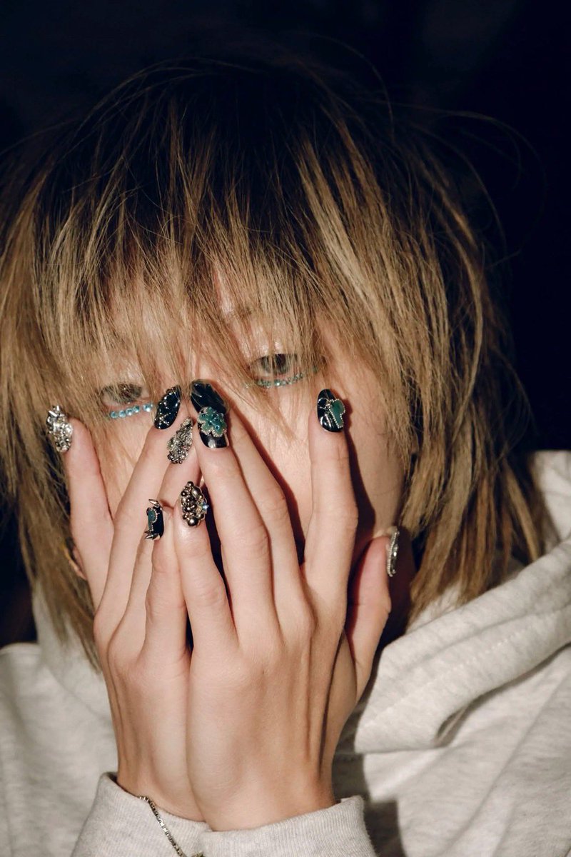 sweet #やまちほすとーんへんげ💎
vol.12 ターコイズ／変化
を参考に初めてネイルチップ作ってみた💅
#THERAMPAGE #山本彰吾 #projectr