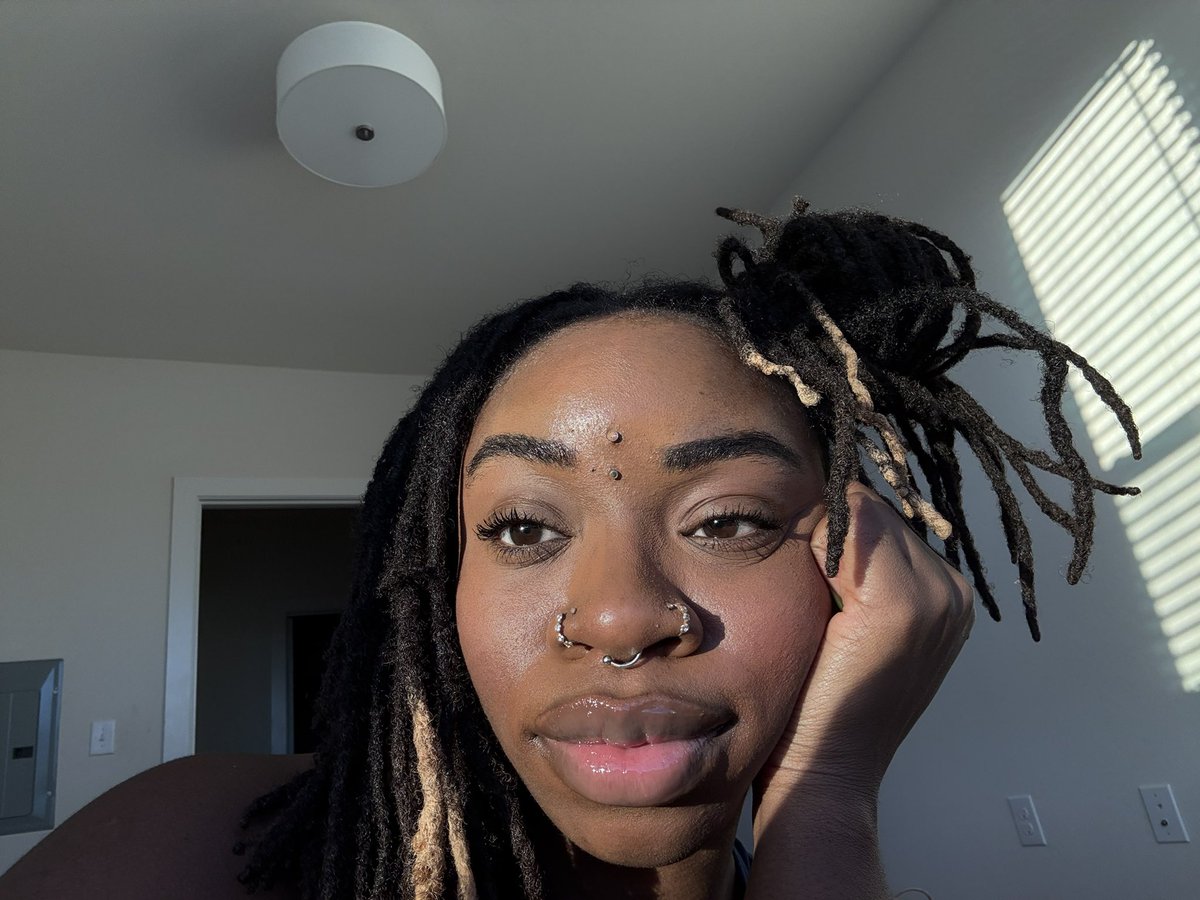 Bĩġ Mõůtħ 💋 tweet media