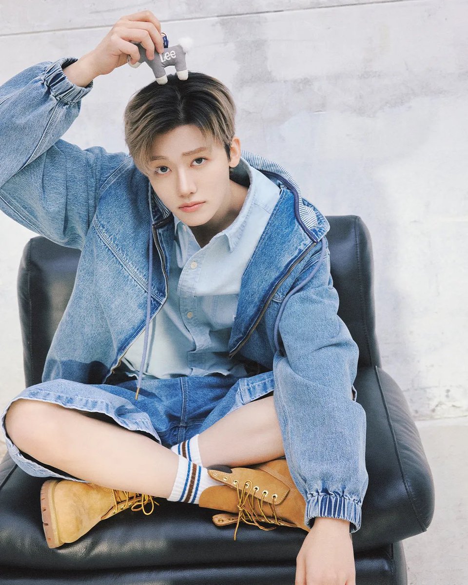 najaeispua's tweet image. ไม่ค่อยได้เห็นแจมินใส่กางเกงทรงแบบนี้เท่าไหร่แต่ Lee ทำได้ ㅠㅠㅠㅠㅠㅠ ใส่สไตล์ไหนก็เข้าหมดเลยจริง ๆ โคดจะหล่อโคดจะพี่ผช เหมา