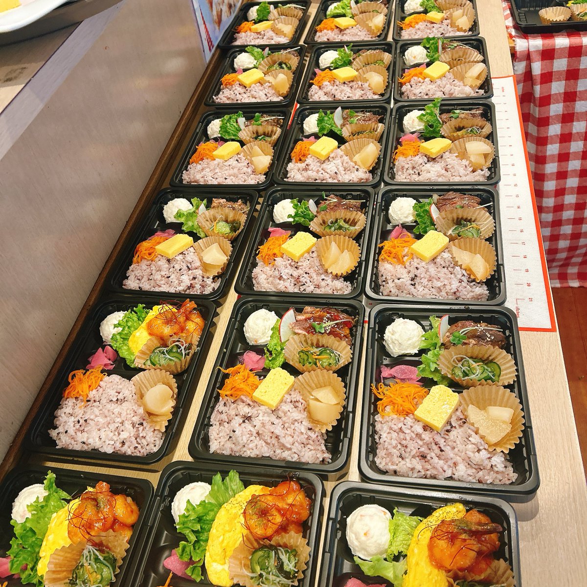 Cafe_FUNFUN's tweet image. 高松丸亀町壱番街ドーム広場にて『平日街ぶらマルシェ』を開催中です😊
13時半までとなりますのでお早めにお越しいただき☺️

#高松丸亀町壱番街ドーム広場
#funfun
#平日街ぶらマルシェ
#お弁当
#高松イベント
#スイーツ
#ハンドメイド
#雑貨
#リラクゼーション