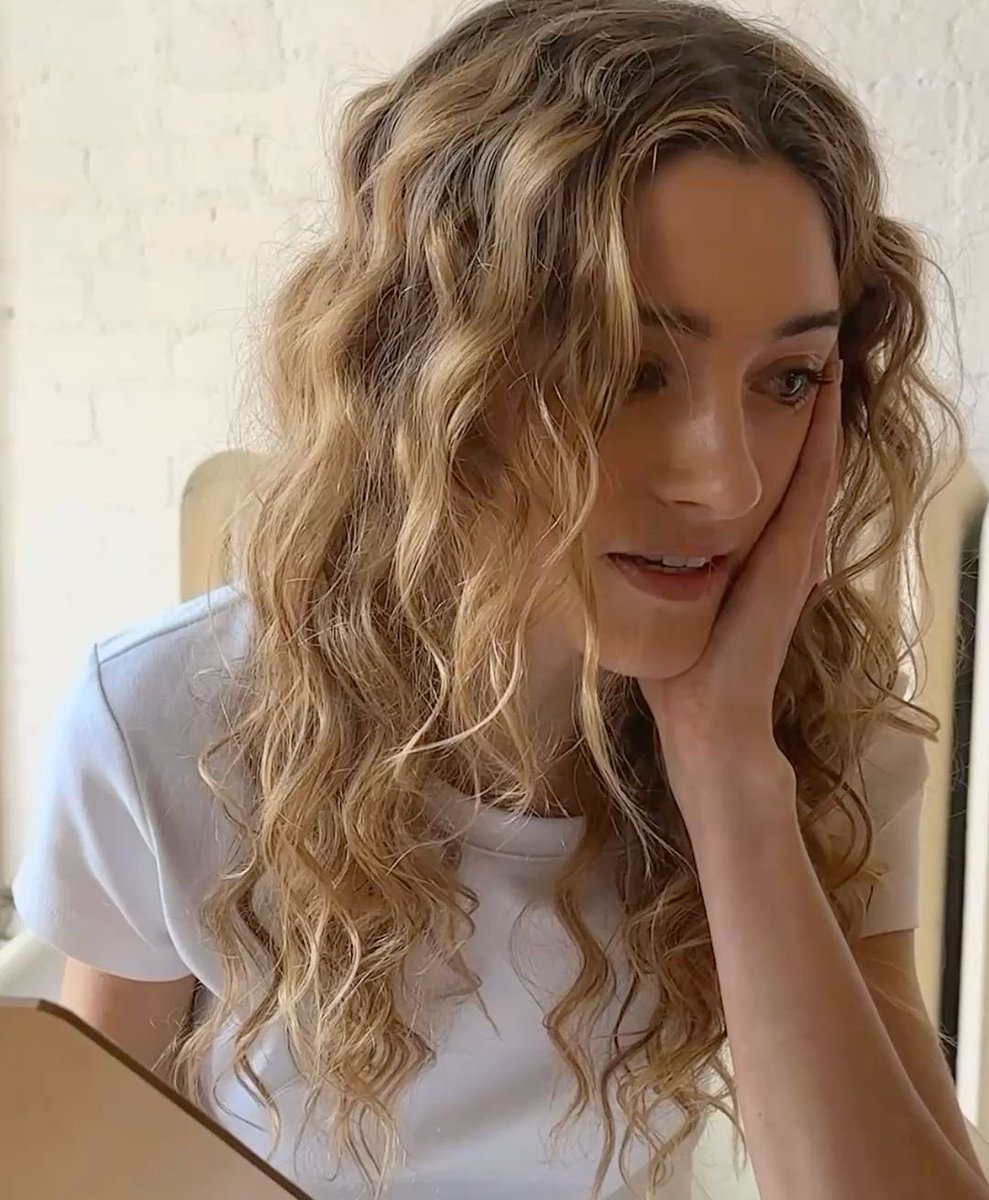 jancysfav's tweet image. her hair is so mama mia coded