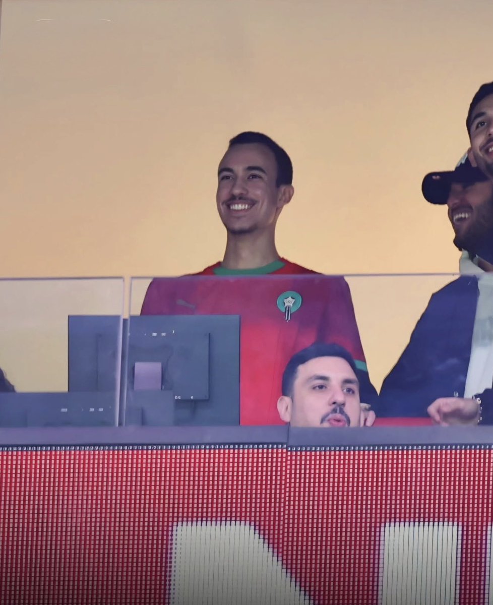 FRMFXtra's tweet image. 🇲🇦🤍 La réaction du prince héritier Moulay El Hassan après la victoire du Maroc.