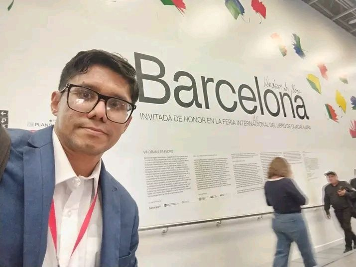 LaFabricaMX_'s tweet image. 🚨| La comunidad de universidades jesuitas exige la aparición con vida de Leonardo Escobar, profesor de la Ibero Puebla, doctor en Humanidades, quien fue detenido por fuerzas de seguridad en el aeropuerto de Monterrey el 31 de diciembre. 

A la fecha, no existe rastro de él desde…