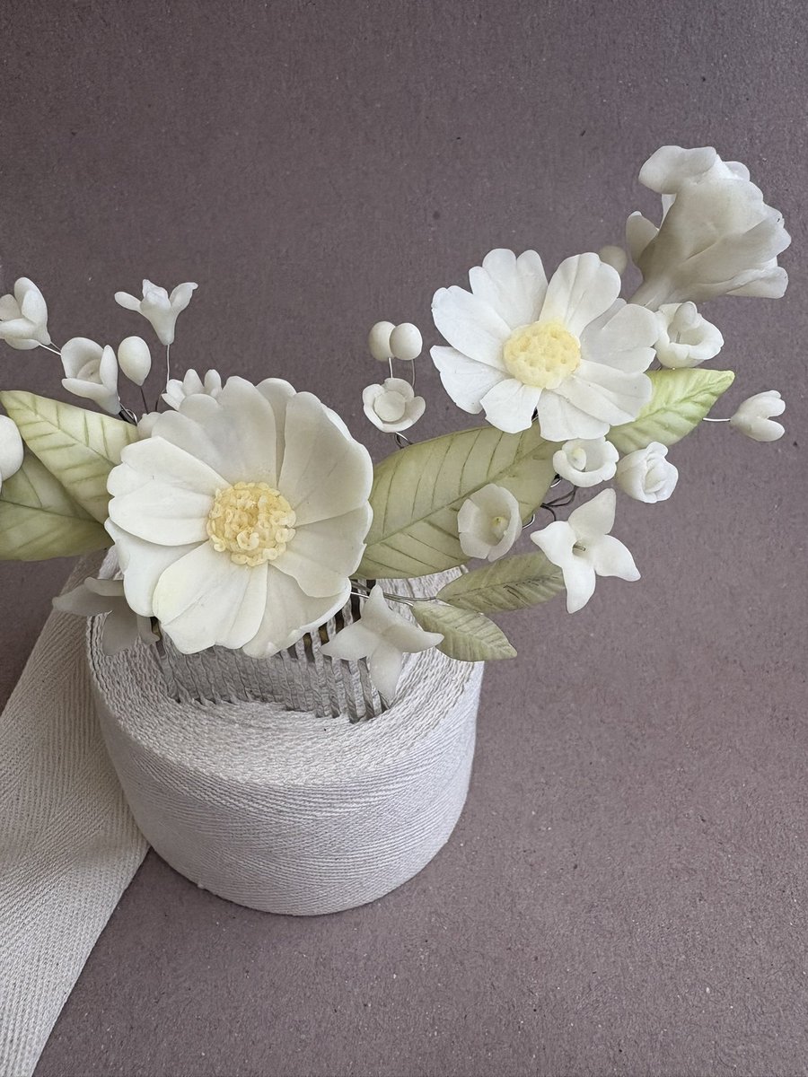 Hice este tocado para la boda de una amiga c: #pastafrancesa #modelado #boda