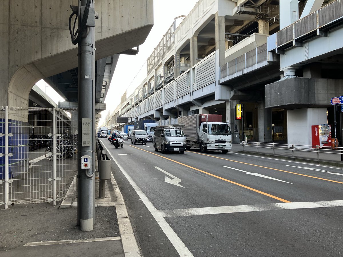 SBlueTopaz's tweet photo. 11:20時点の国道357号線の事故による、新木場駅付近の規制状態です。
運転手の皆さん、どうぞご安全に！！🫡 https://t.co/5MAQAN60Gq