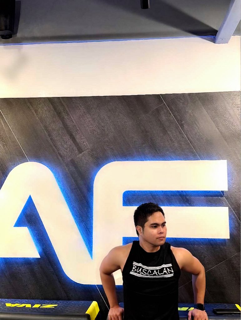 JohnJamesc31's tweet photo. Work hard. Sweat more. Level up https://t.co/0qmVR74NPw