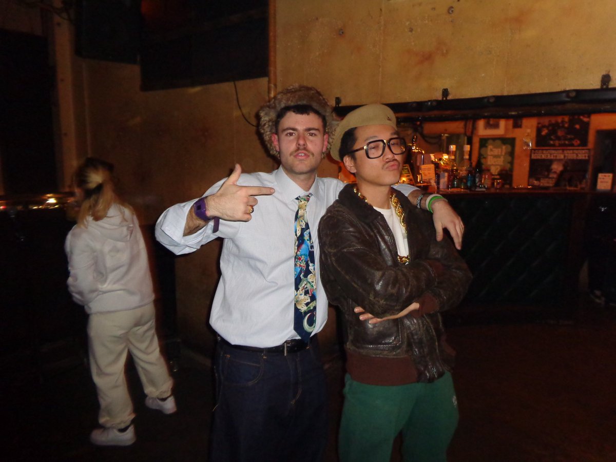 この間ヘビーシックにライブしに来た　<a href="/MORENZOLORRA/">MORENZO LORRA</a>  から写真が送られてきた。
彼はナポリの若者で日本の音楽をサンプリングしたり、日本語の音声を使ってLIVEを行っていた。