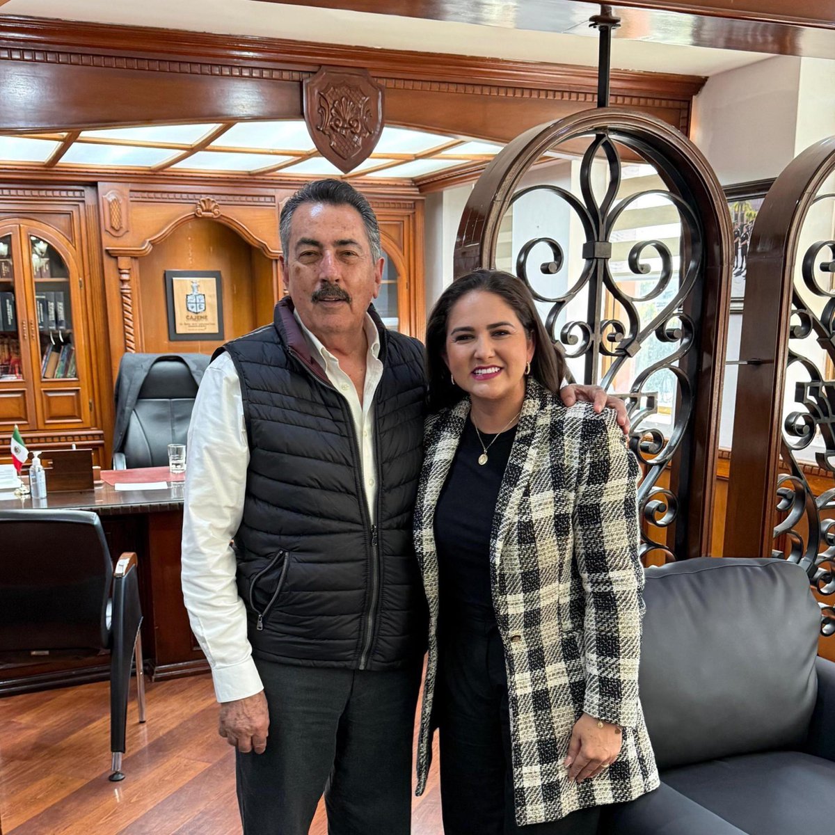 CelidaLopezc's tweet image. Sostuvimos una reunión con mi amigo alcalde de Cajeme, @JavierLamarque_, para sumar esfuerzos y trabajar de forma conjunta por el bienestar y desarrollo de las y los productores del municipio, fortaleciendo el campo y la actividad agroalimentaria de la región.

Javier es un…