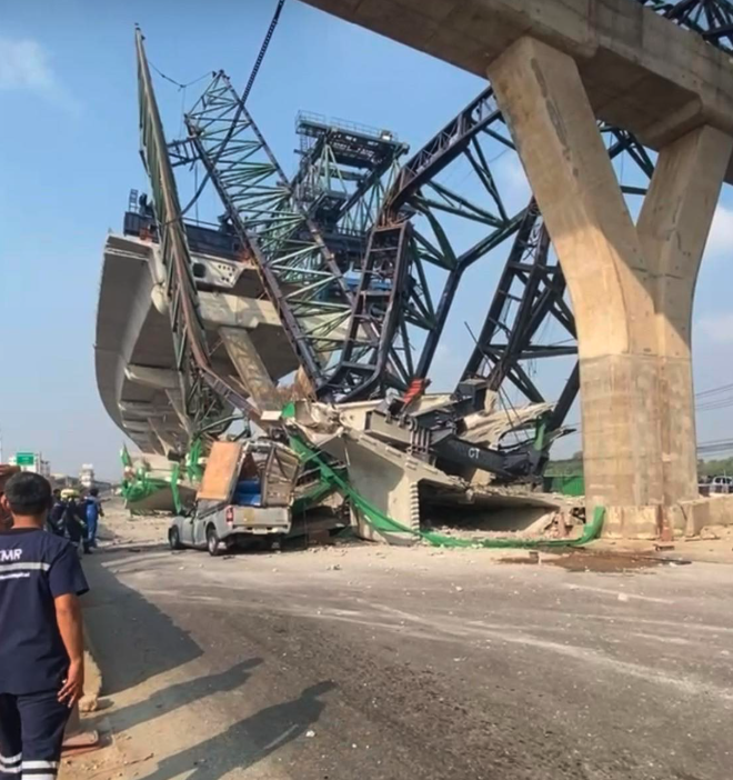 joe_black317's tweet image. ภาพล่าสุดเหตุการณ์เครนก่อสร้างถล่มที่ถนนพระราม 2 เมื่อช่วงเช้าที่ผ่านมา #เครนถล่ม #ถนนพระราม2