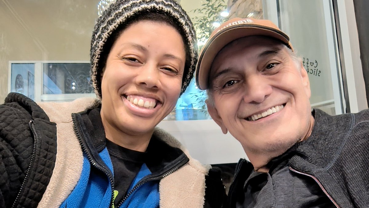 Out with the hubs today. I know, I look tired. I ALMOST made it the whole day without caffeine. Almost. ❤️🤷🏼