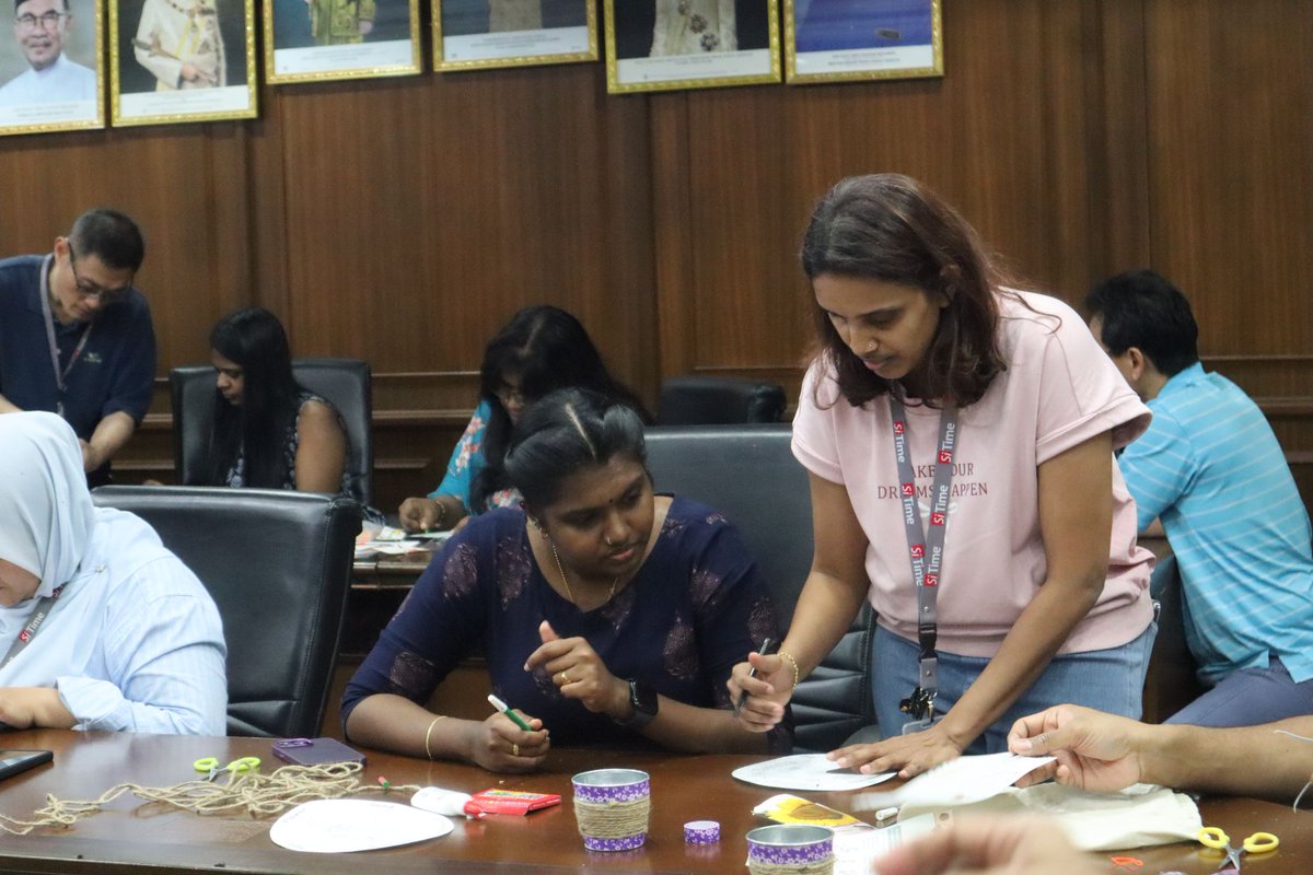 SiTimeCorp's tweet image. Who says the #SeasonOfGiving can't extend into January? 🎁  Employees in our Malaysia office recently built gardening kits to benefit local learners. It was a great opportunity for team bonding and for giving back to the community.