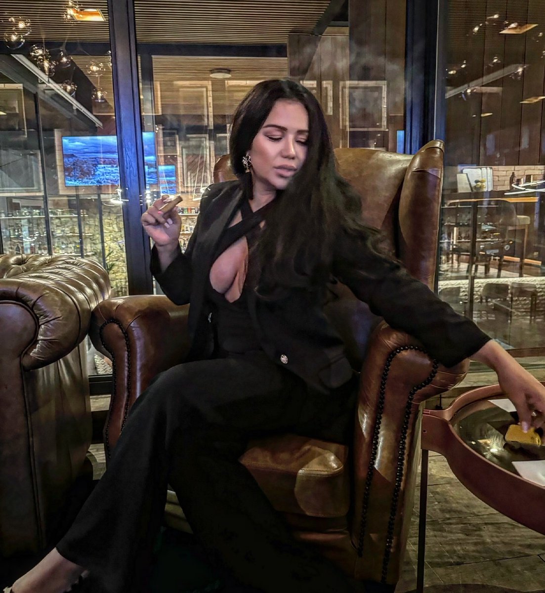 condesa_bencomo's tweet photo. My very first signature photo — where style meets identity, and every detail tells my story. ✨
.
#MySignature
#FirstSignature
#AuthenticStyle
#confidence https://t.co/ZQoMzi4Z4f