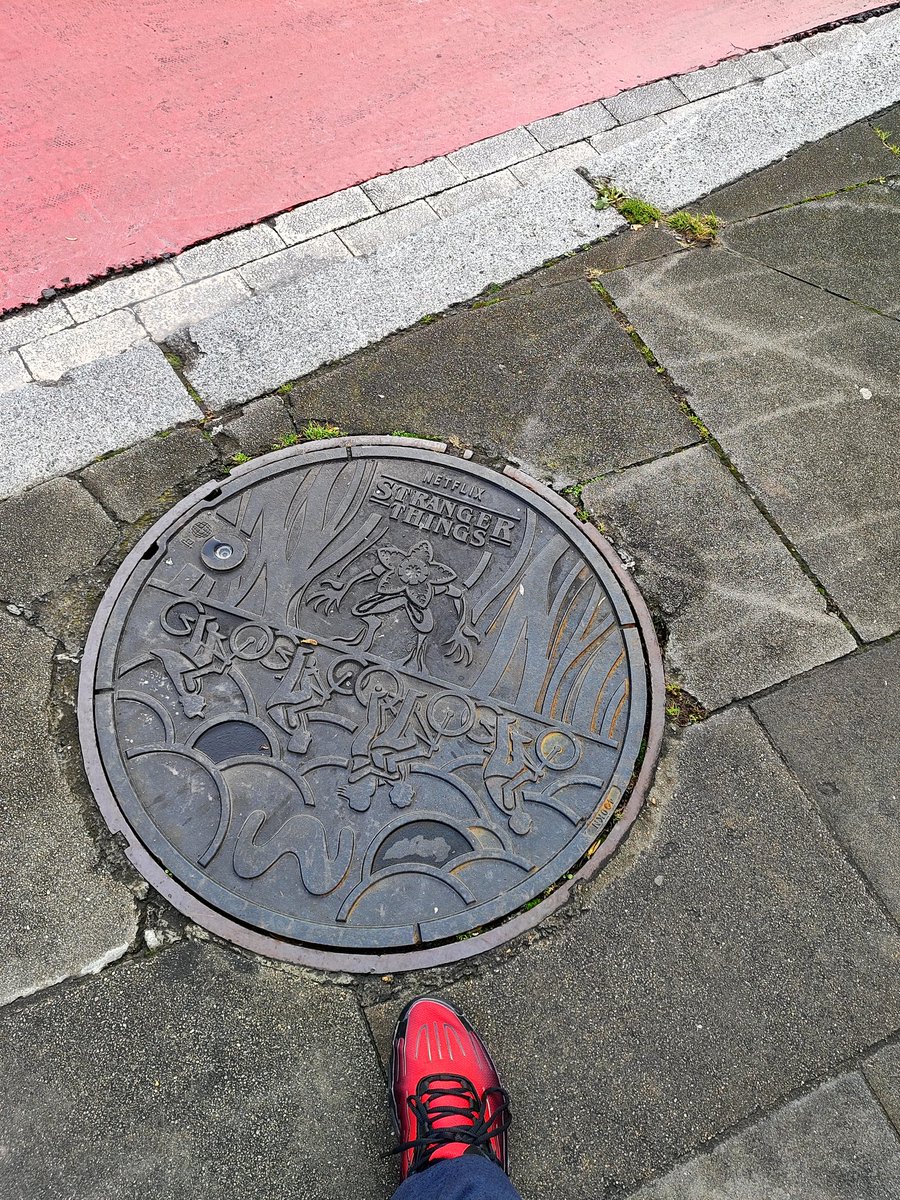 VicGete's tweet image. Alcantarillas stranger thinks en Bilbao 🥰