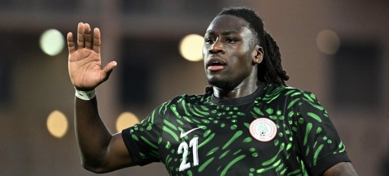 Pour moi Calvin Bassey devient le plus grand Calvin de l’histoire devant la marque Calvin Klein. Son match est immense. C’est le physio de la surface de réparation, c’est lui qui décide qui rentre ou non dans cette zone. Et pourtant je le vois à Fulham mais la c’est indécent.