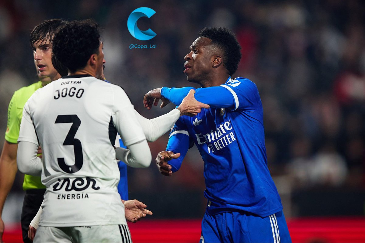 🚨🚨🔵 فينيسيوس جونيور 🇧🇷 في آخر 17 مباراة مع ريال مدريد ( هدف واحد ، 3 تمريرات حاسمة ) :

0 مساهمة ضد ألباسيتي
هدف وحيد ضد برشلونة
0 مساهمة ضد ريال بيتيس
0 مساهمة ضد إشبيلية
تمريرة حاسمة ضد ألافيس
0 مساهمة ضد مانشستر سيتي
0 مساهمة ضد سيلتا فيغو
0 مساهمة ضد أتلتيك بيلباو 
0