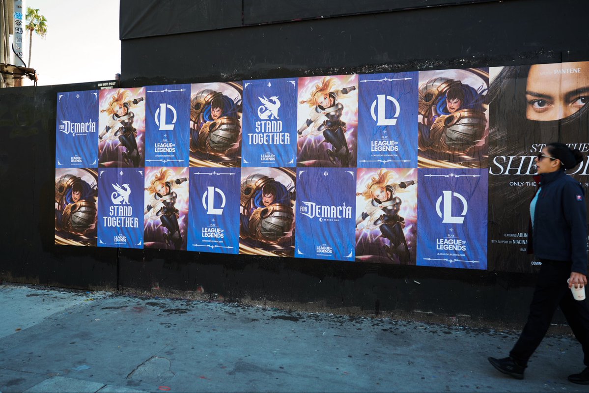 some locations you can find League of Legends in your neighborhood 👀#ForDemacia

📍NYC
Greenwich and Clarkson
8 Centre Market Place
Wooster and Grand
Rivington and Clinton

📍LA
Lincoln and Zanja
Beverly Blvd and Flores
1328 Highland Ave
2824 W Sunset Blvd
1717 Silver Lake Blvd