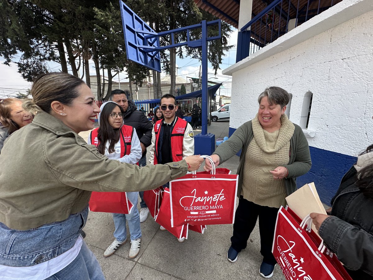 jguerreromaya's tweet photo. ✊ ¡Siempre cerca de las vecinas y vecinos de #Cuajimalpa!❤️

Me da gusto seguir escuchando las necesidades de los pueblos y barrios de nuestra querida alcaldía, lo que me compromete a seguir trabajando con ustedes.🤝 https://t.co/bDcmOEXvNO