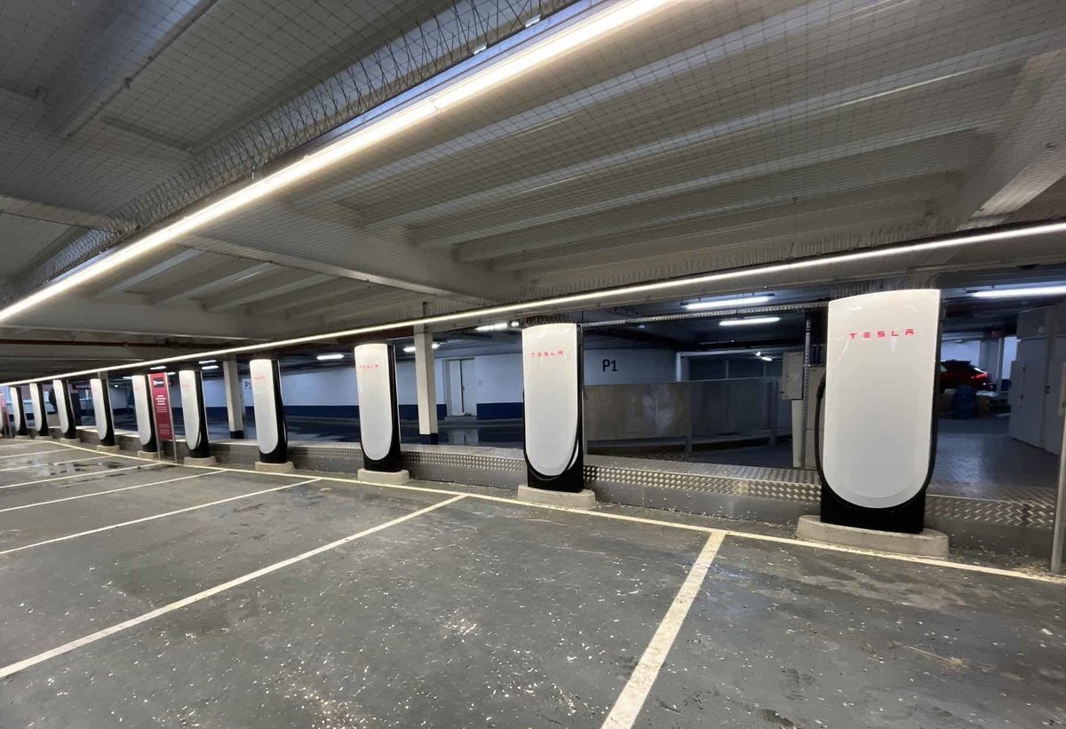 New Tesla Supercharger: Hamburg, Germany - Bramfeld (12 stalls) 
tesla.com/en_eu/findus?l…