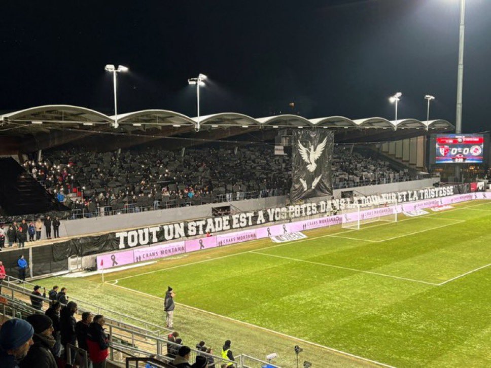 FC Sion tribute at home to Winterthur tonight 

‘The entire stadium is by your side in pain and sorrow."

FC Sion's tribute after the tragedy in nearby Crans-Montana on New Years Day.

🇨🇭