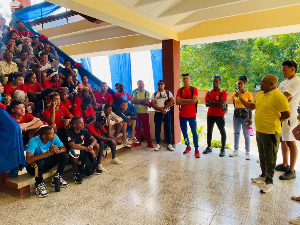 Nuevamente especialistas y directivos de #Etecsa_Guantánamo,  intercambian con la comunidad universitaria para facilitar el acceso del estudiantado al Plan Sectorial.
#EtecsaConCuba 
#EtecsaTeAcompaña