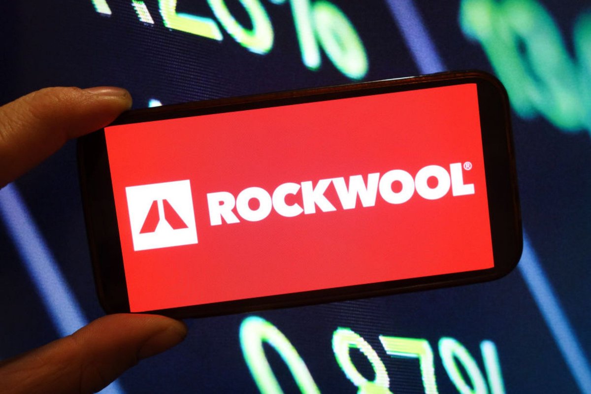 KShevchenkoReal's tweet image. ❗ 🇷🇺 Vladimir Putin decreed the "temporary" handover of Danish Rockwool's and Polish-American CanPack's #RussianAssets to Kremlin-friendly firms. #Rockwool shares tumbled 10%—a $500M market cap hit—echoing its factories' lost output; #CanPack forfeits 30% of 🇷🇺 can market,